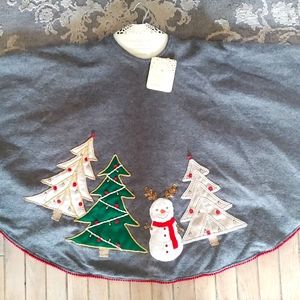 NEW Cynthia Rowley Snowman Christmas tree skirt